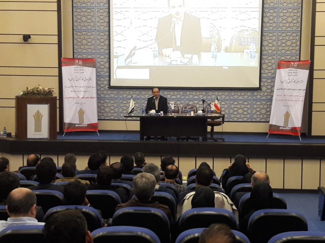 نهمین نشست رمز ورود به کسب و کار و کارآفرینی در سالن همایش واحد استانی قم برگزار گردید